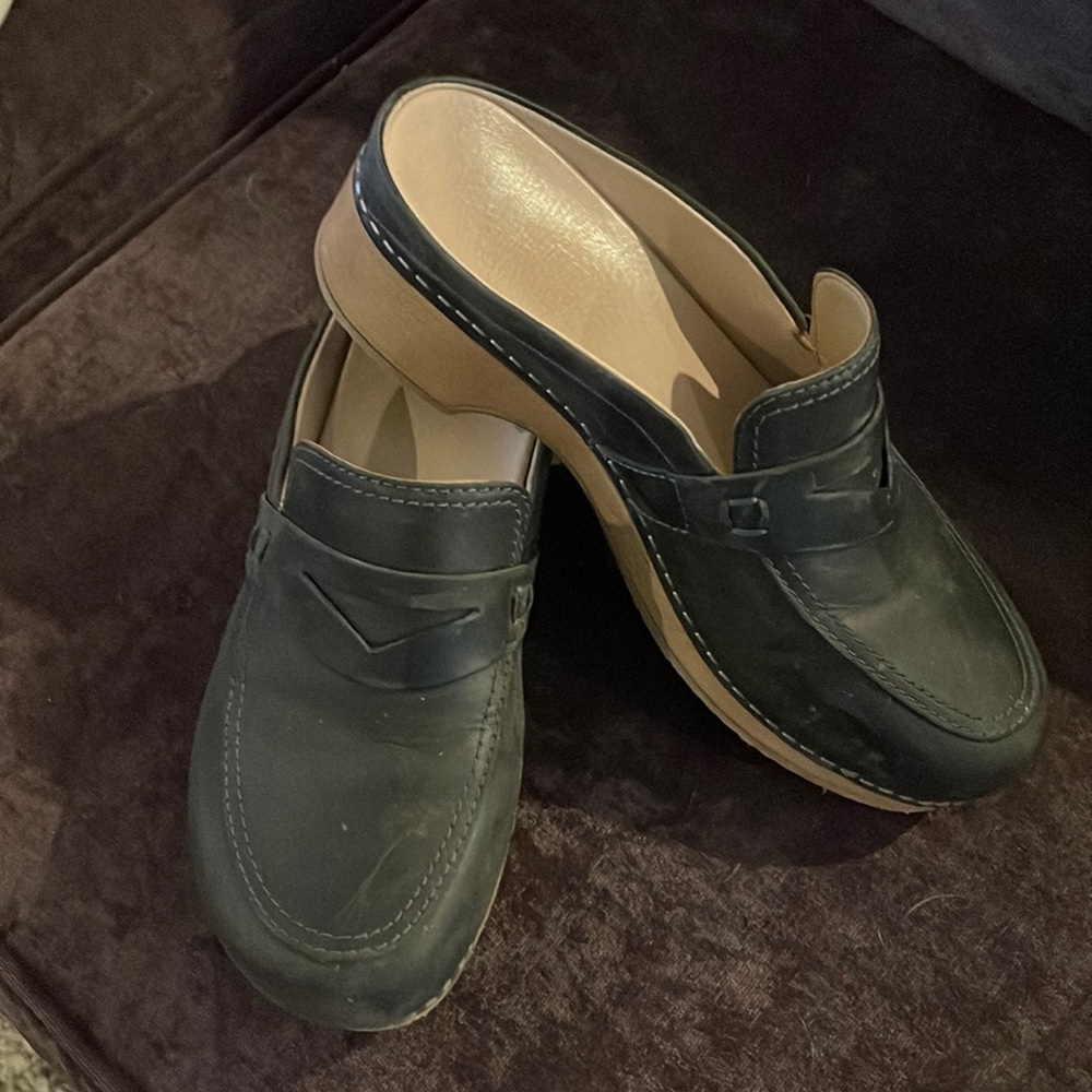 Dansko black nubuck leather mule, tan memory foam EVA footbed